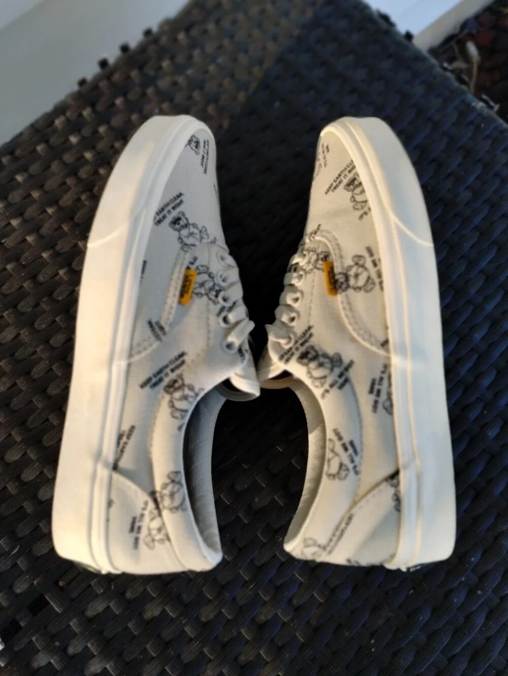 Vans Era World Code Bear Print Sneakers Men’s 8 Women’s 9.5 Oatmeal